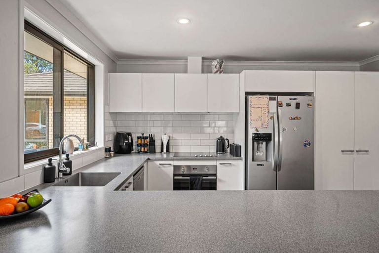 Photo of property in 296 Forest Hill Road, Waiatarua, Auckland, 0612