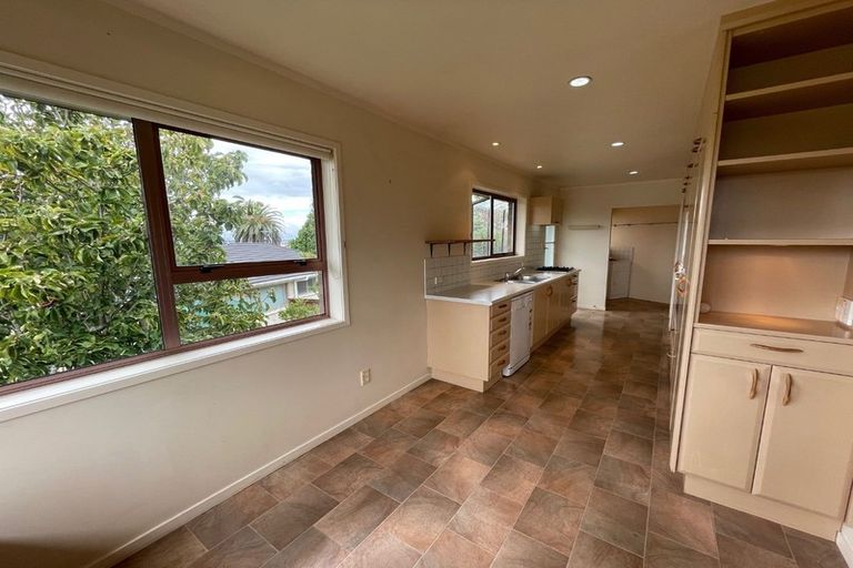 Photo of property in 27 Chatsworth Crescent, Pakuranga Heights, Auckland, 2010