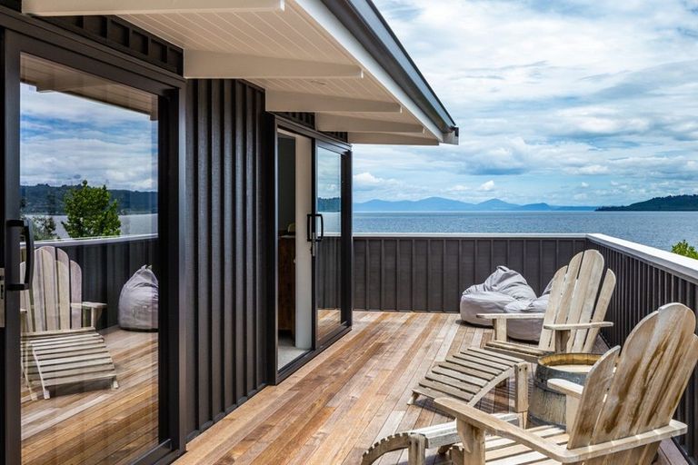 Photo of property in 224 Lake Terrace, Waipahihi, Taupo, 3330