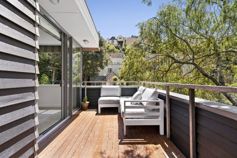 Photo of property in 35a Ngaio Road, Kelburn, Wellington, 6012