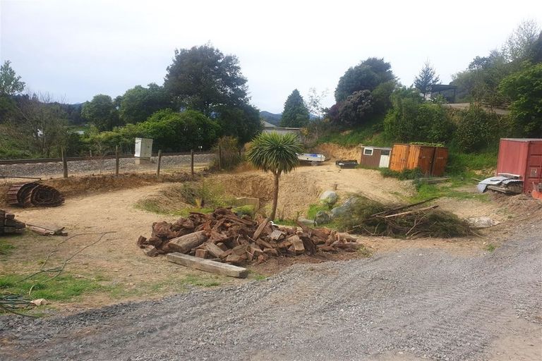 Photo of property in 16 Angle Street, Picton, 7220