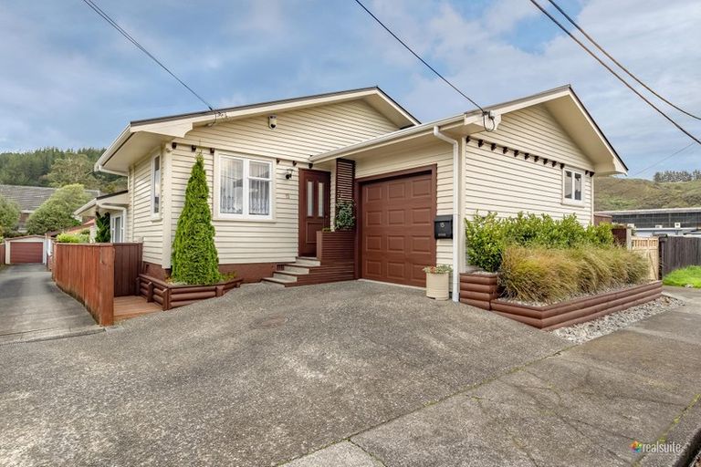 Photo of property in 15 Montgomery Crescent, Clouston Park, Upper Hutt, 5018
