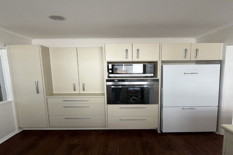 Photo of property in 1 Clematis Avenue, Murrays Bay, Auckland, 0630