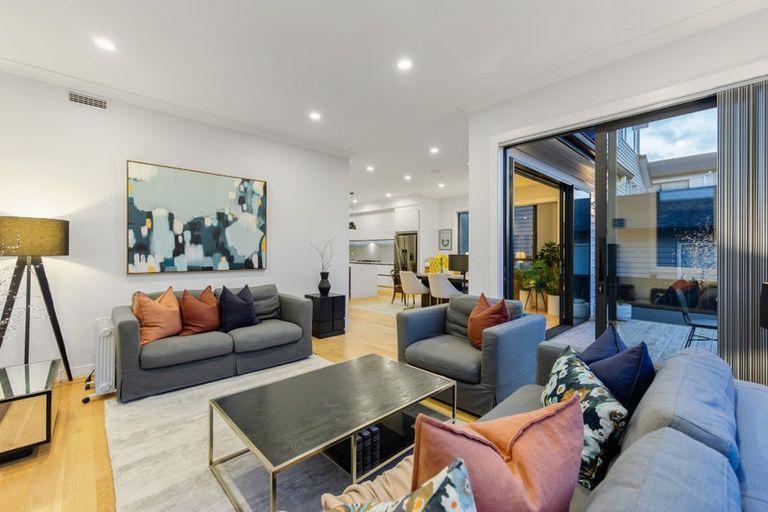 Photo of property in 5 Pennant Street, Long Bay, Auckland, 0630