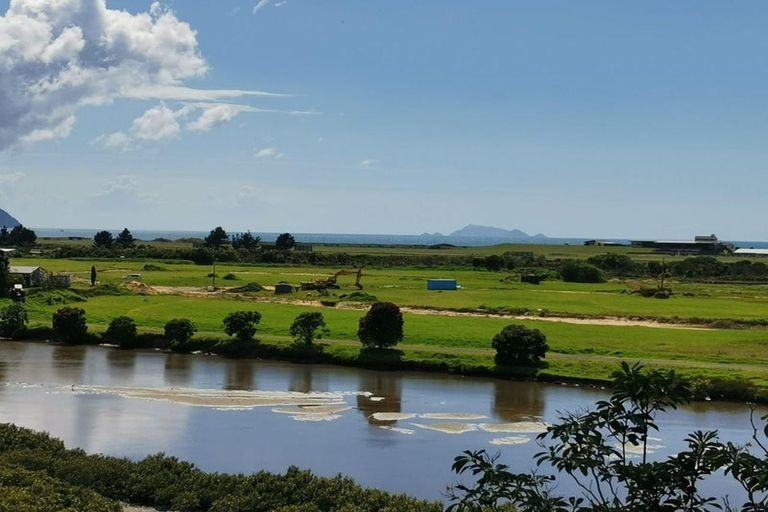 Photo of property in 127 Tamure Place, Ruakaka, 0116