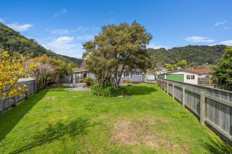 Photo of property in 27 Oxford Street, Picton, 7220