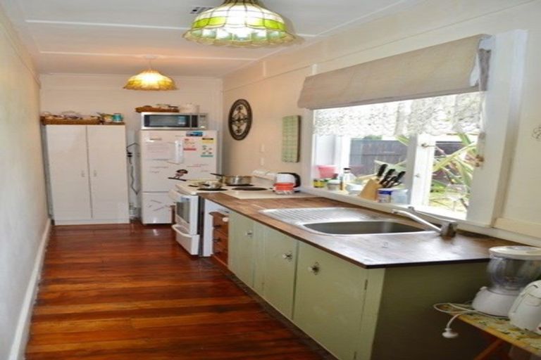 Photo of property in 27 Toi Street, Otaki Beach, Otaki, 5512