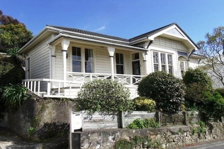 Photo of property in 16 Sealy Road, Bluff Hill, Napier, 4110