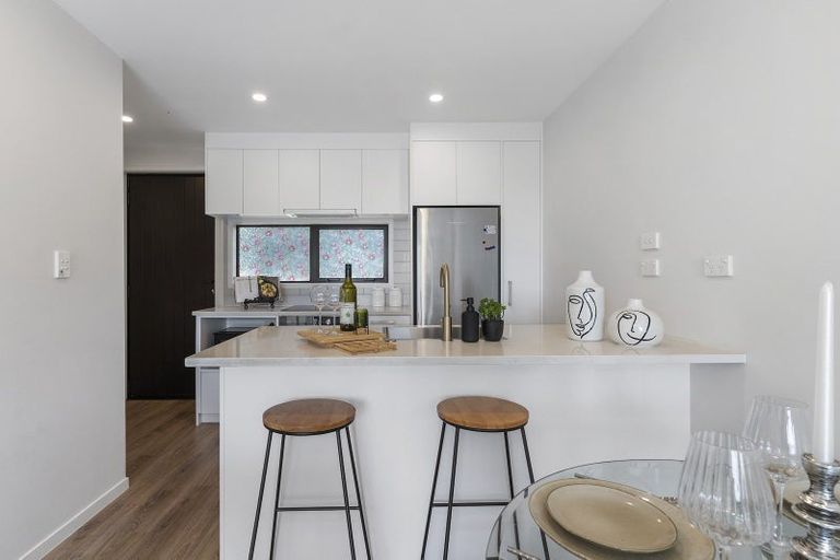 Photo of property in 11/8 Chivalry Road, Glenfield, Auckland, 0629