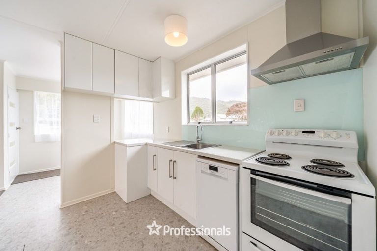 Photo of property in 15b Pencarrow Crescent, Wainuiomata, Lower Hutt, 5014