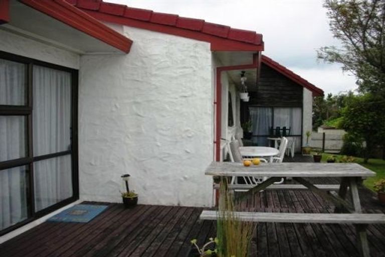 Photo of property in 2/17 Diorella Drive, Clover Park, Auckland, 2019