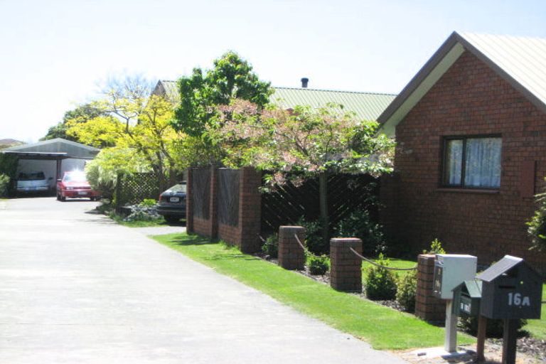 Photo of property in 2/16b Langham Place, Redwood, Christchurch, 8051