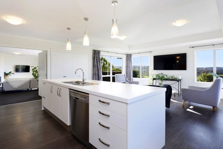 Photo of property in 18 Katania Heights, Brightwater, 7022