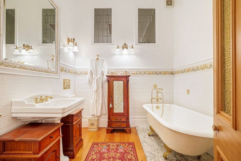 Photo of property in 41 Stanley Point Road, Stanley Point, Auckland, 0624