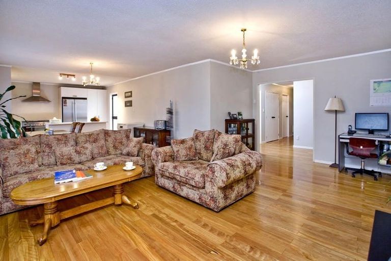 Photo of property in 23 Kennedy Avenue, Forrest Hill, Auckland, 0620