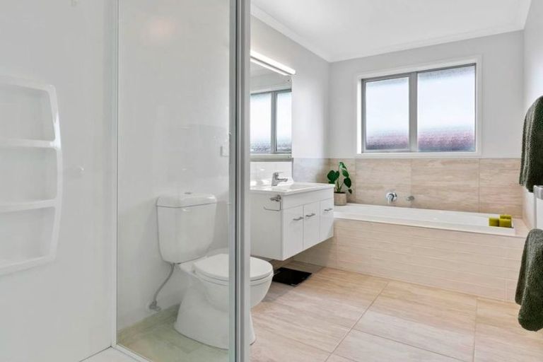 Photo of property in 22 Olney Court, One Tree Point, 0118