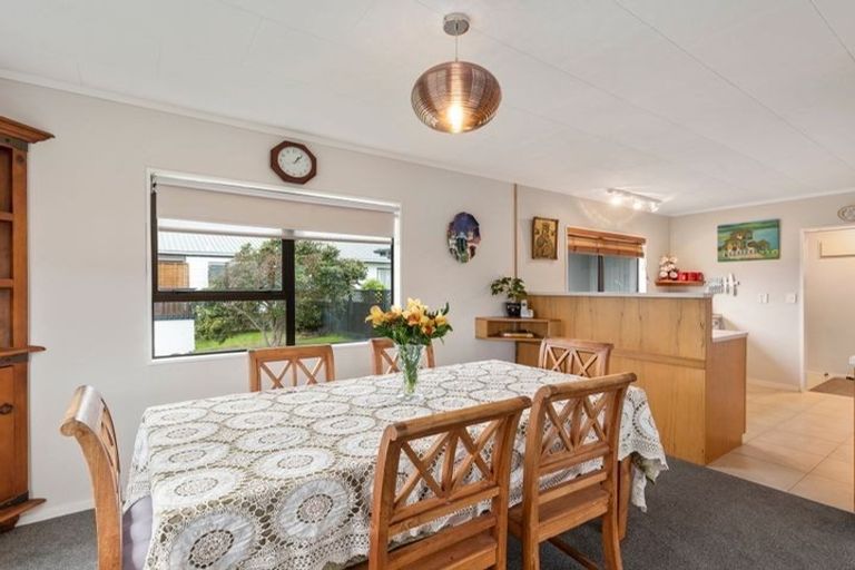 Photo of property in 4 Gates Road, Waikanae Beach, Waikanae, 5036