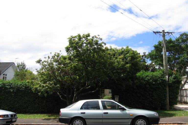 Photo of property in 18 Fenwick Avenue, Milford, Auckland, 0620