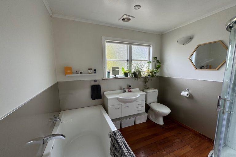 Photo of property in 11 Moa Road, Raumati Beach, Paraparaumu, 5032
