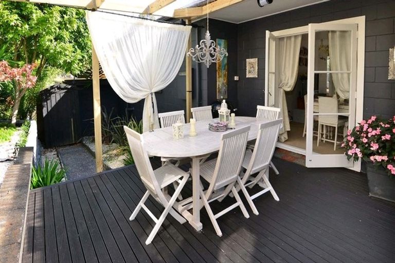 Photo of property in 1/612 Beach Road, Browns Bay, Auckland, 0630