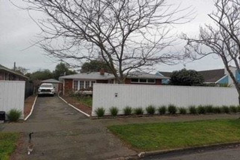 Photo of property in 8 Ambleside Drive, Burnside, Christchurch, 8053
