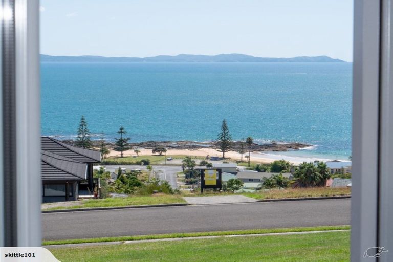 Photo of property in 3 Sunrise Place, Cable Bay, 0420