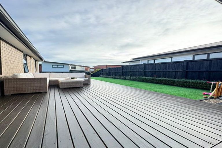 Photo of property in 8 Pakaraka Drive, Papakura, 2110