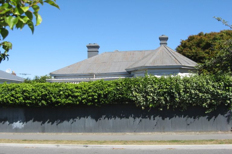 Photo of property in 102 Aikmans Road, Merivale, Christchurch, 8014