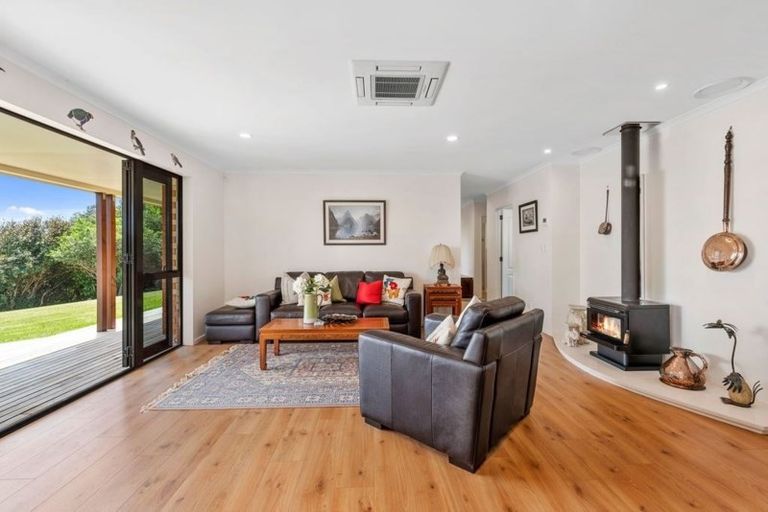 Photo of property in 119 Vaughans Road, Okura, Albany, 0792