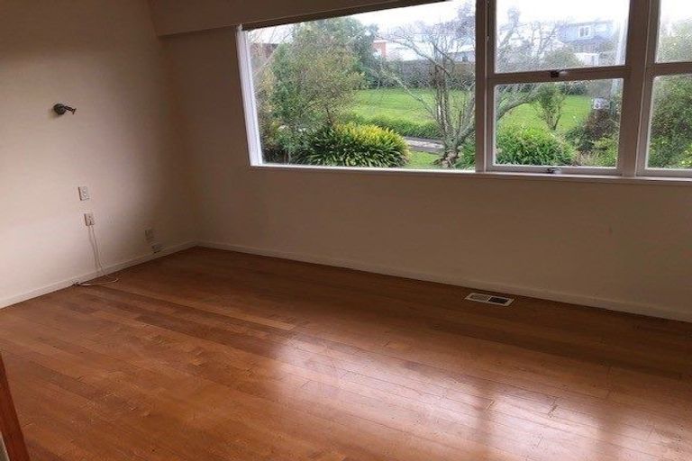 Photo of property in 135 Birkenhead Avenue, Birkenhead, Auckland, 0626