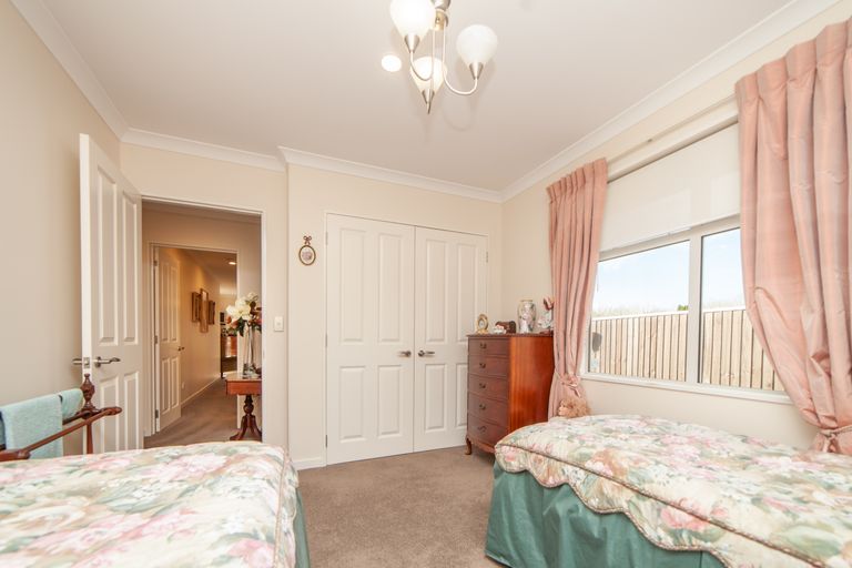 Photo of property in 15 Old Red Barn Road, Halswell, Christchurch, 8025