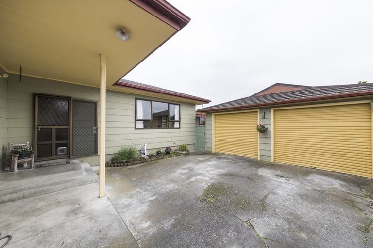 Photo of property in 9 Shamrock Street, Takaro, Palmerston North, 4412