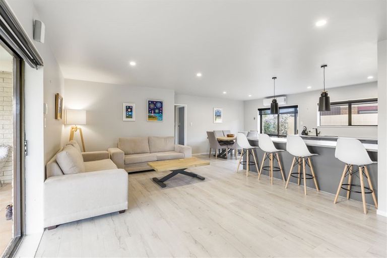 Photo of property in 2/99 Riverside Road, Orewa, 0931