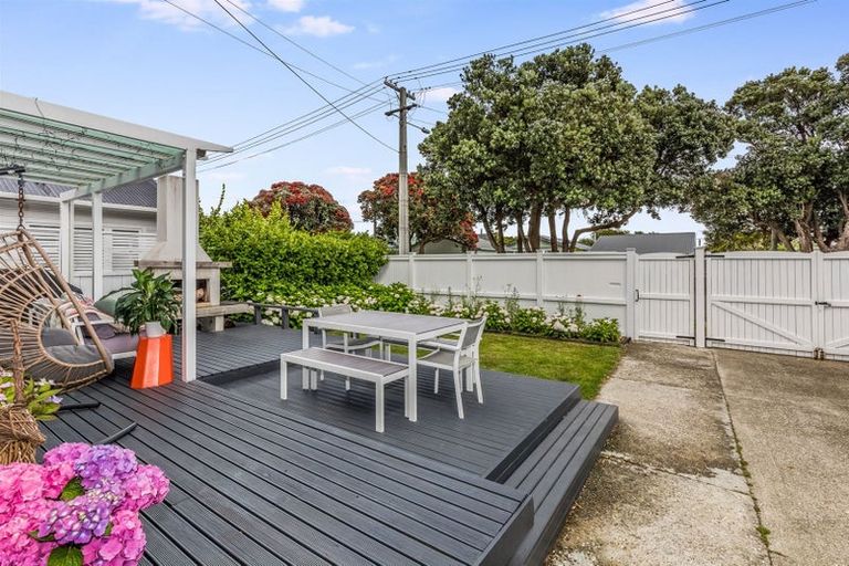Photo of property in 37 Tuatoru Street, Eastbourne, Lower Hutt, 5013