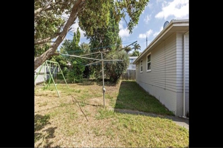 Photo of property in 14 Sunhaven Avenue, Glenfield, Auckland, 0629