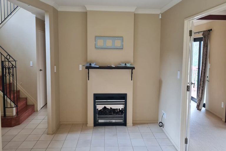 Photo of property in 24 Vireya Court, Goodwood Heights, Auckland, 2105