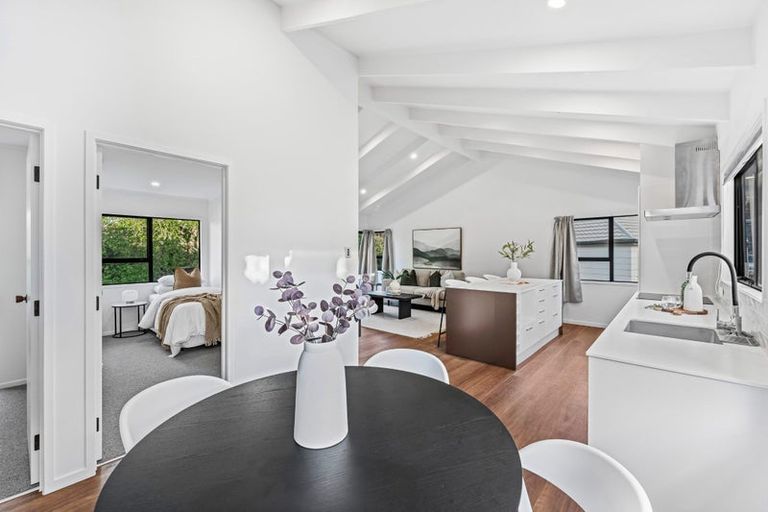 Photo of property in 14 Landsdale Place, Massey, Auckland, 0614