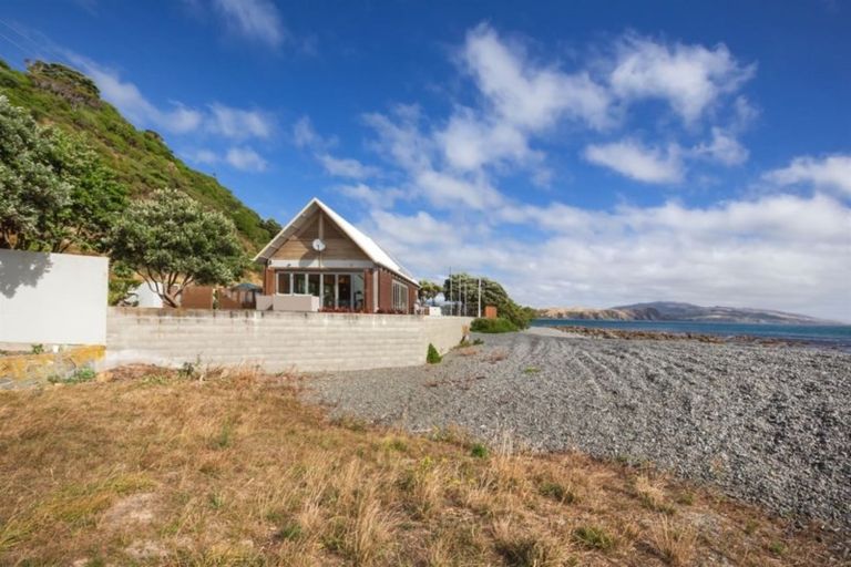 Photo of property in 88 Moana Road, Hongoeka, Porirua, 5026