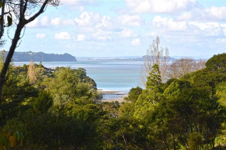 Photo of property in 28 Wood Bay Road, Titirangi, Auckland, 0604