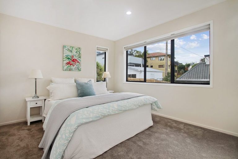 Photo of property in 4a Korotaha Terrace, Rothesay Bay, Auckland, 0630