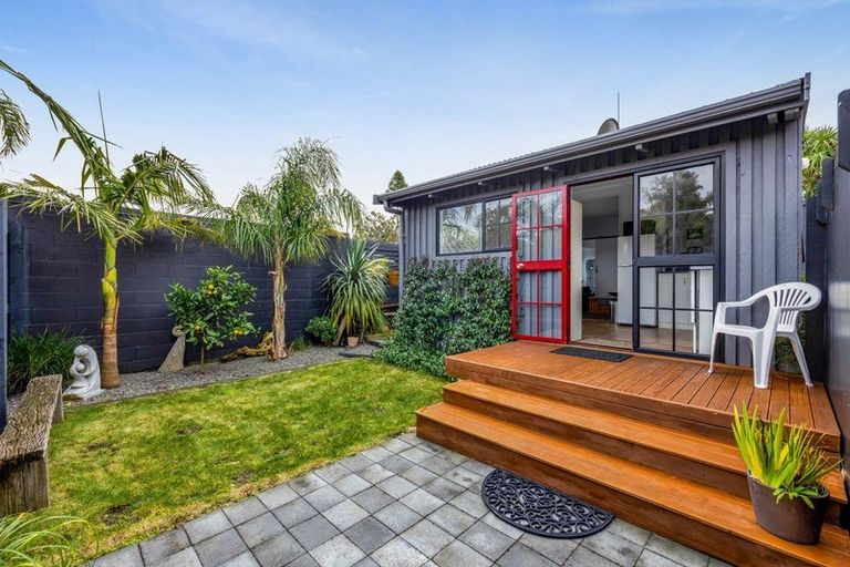 Photo of property in 11a Mace Terrace, Oakura, 4314