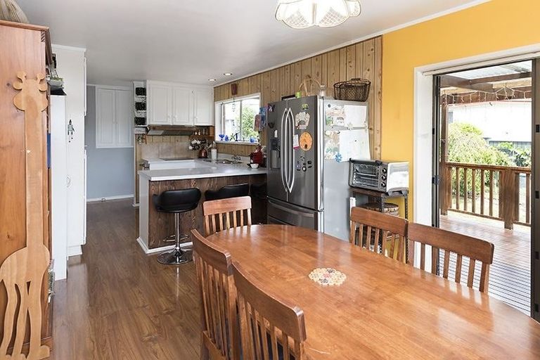 Photo of property in 23 Jade Avenue, Pakuranga Heights, Auckland, 2010