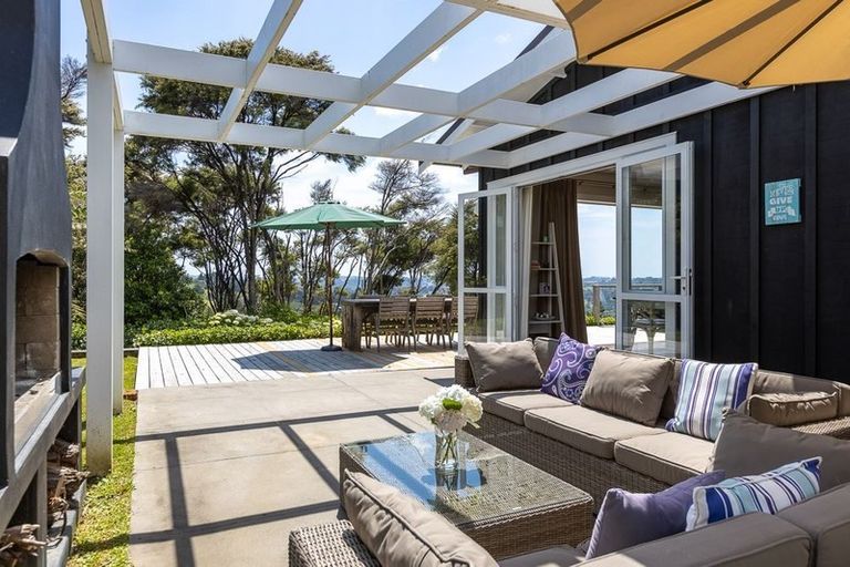 Photo of property in 373 Paremoremo Road, Paremoremo, Auckland, 0632