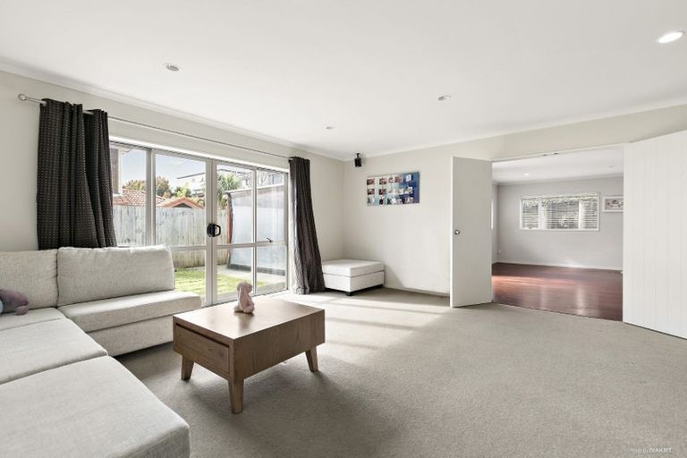 Photo of property in 12 Mulu Place, Fairview Heights, Auckland, 0632