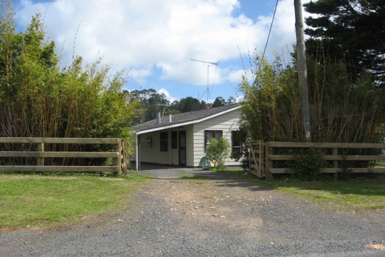 Photo of property in 140 Foster Road, Kumeu, 0891