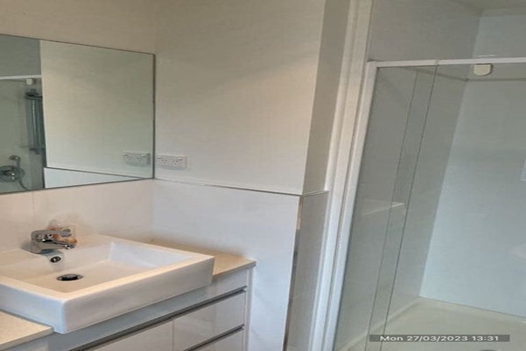 Photo of property in 2/67 Aviemore Drive, Highland Park, Auckland, 2010