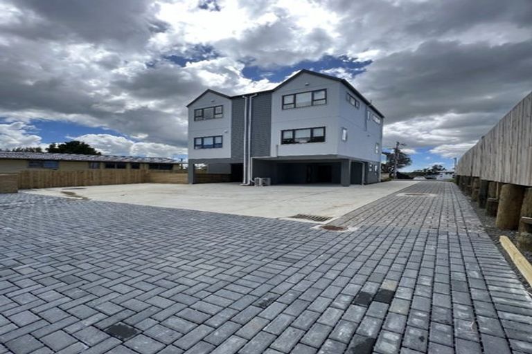 Photo of property in 1/43 Ranui Avenue, Ranui, Auckland, 0612