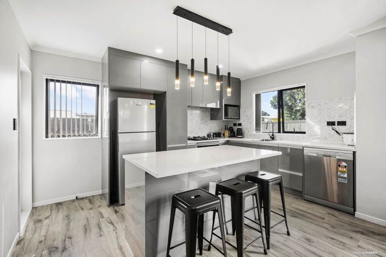 Photo of property in 211a Finlayson Avenue, Clendon Park, Auckland, 2103