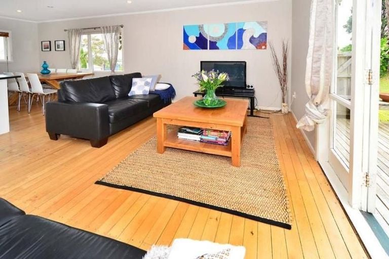 Photo of property in 1/15 Manuka Road, Bayview, Auckland, 0629