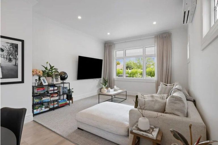 Photo of property in 11 Miro Street, Takaro, Palmerston North, 4410